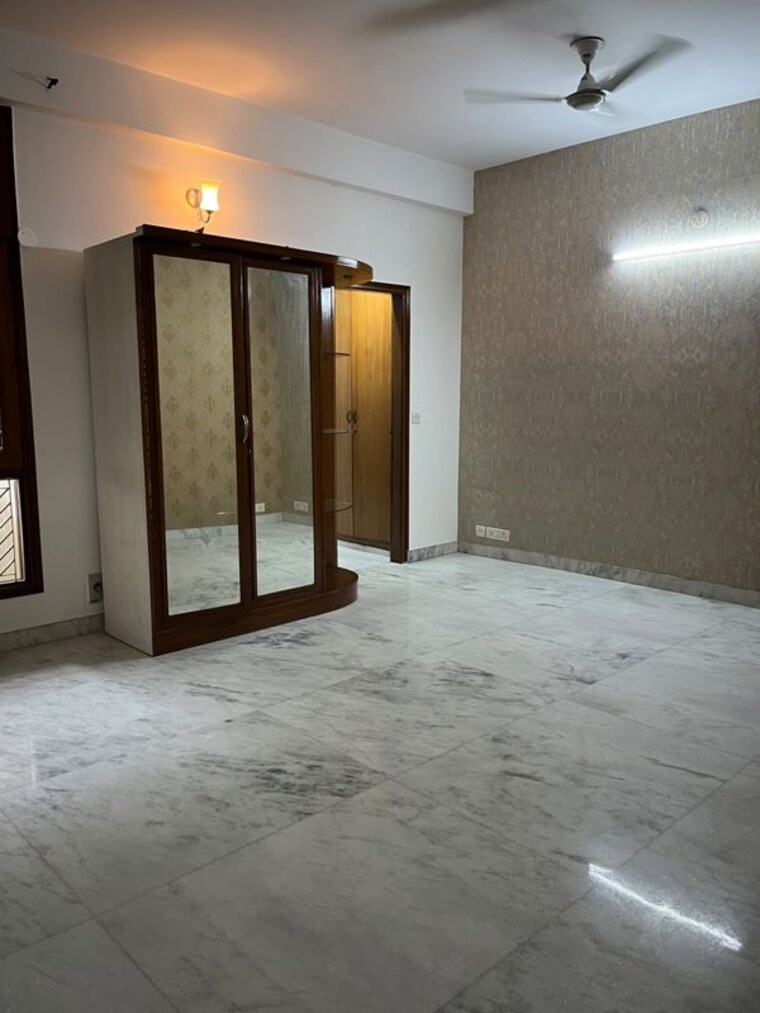 Room, sector 44 3 Bedroom 2800 Sq.Ft. Independent House In Sector 44 Noida 10637069