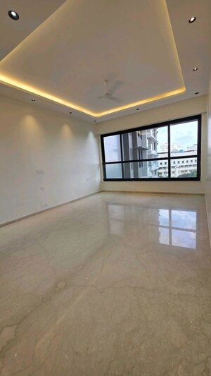 Room in 4 BHK Apartment at Kalpataru Magnus, Bandra East – for Rent