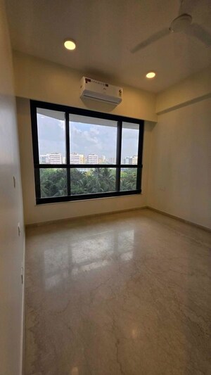 Room in 4 BHK Apartment at Kalpataru Magnus, Bandra East – for Rent