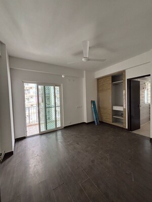 Room in 2 BHK Apartment at Amrapali Silicon City, Sector 76 – for Sale