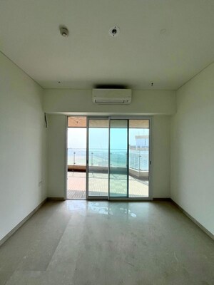 Room in 3 BHK Apartment at Lokhandwala Minerva Mahalaxmi, Mahalaxmi – for Rent