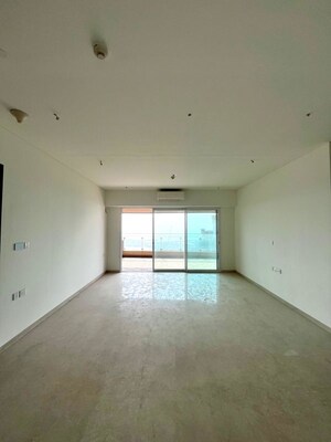 Room in 3 BHK Apartment at Lokhandwala Minerva Mahalaxmi, Mahalaxmi – for Rent
