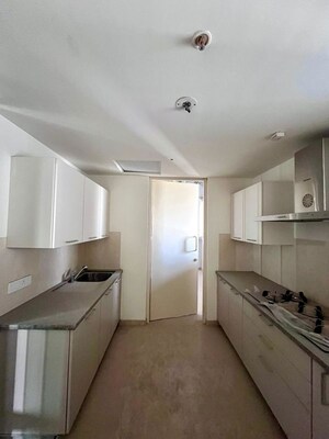 Room in 3 BHK Apartment at Lokhandwala Minerva Mahalaxmi, Mahalaxmi – for Rent