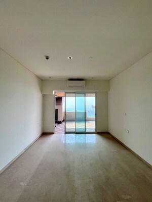 Room in 3 BHK Apartment at Lokhandwala Minerva Mahalaxmi, Mahalaxmi – for Rent