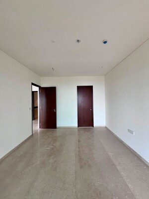 Room in 3 BHK Apartment at Lokhandwala Minerva Mahalaxmi, Mahalaxmi – for Rent