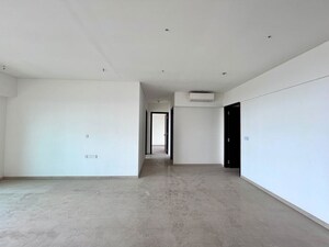 Room in 3 BHK Apartment at Lokhandwala Minerva Mahalaxmi, Mahalaxmi – for Rent