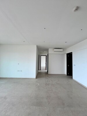 Room in 3 BHK Apartment at Lokhandwala Minerva Mahalaxmi, Mahalaxmi – for Rent