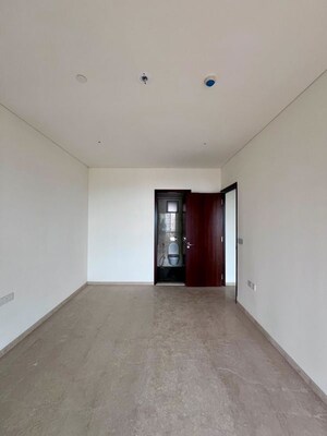 Room in 3 BHK Apartment at Lokhandwala Minerva Mahalaxmi, Mahalaxmi – for Rent