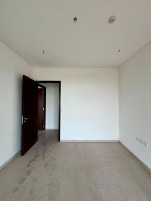 Room in 3 BHK Apartment at Lokhandwala Minerva Mahalaxmi, Mahalaxmi – for Rent