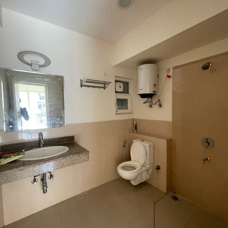 Bathroom, emaar-emerald-floors-premier 3.5 Bedroom 1660 Sq.Ft. Apartment In Sector 65 Gurgaon 10637178