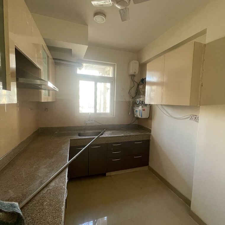 Kitchen, emaar-emerald-floors-premier 3.5 Bedroom 1660 Sq.Ft. Apartment In Sector 65 Gurgaon 10637178