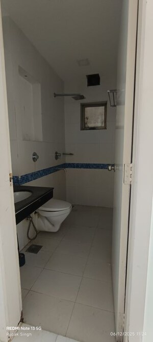 Bathroom in 5 BHK Apartment at Oberoi Springs, Andheri West – for Rent