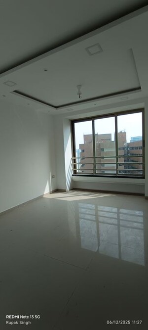 Bedroom in 5 BHK Apartment at Oberoi Springs, Andheri West – for Rent