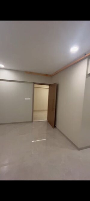 Room in 1 BHK Apartment at Green Acres Vile Parle, Vile Parle West – for Rent