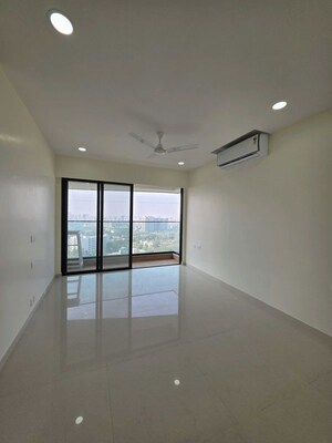 Room in 3 BHK Apartment at Kalpataru Magnus, Bandra East – for Rent