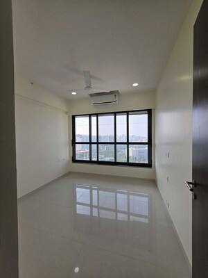 Room in 3 BHK Apartment at Kalpataru Magnus, Bandra East – for Rent