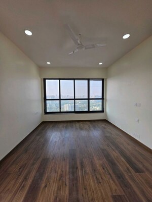 Room in 3 BHK Apartment at Kalpataru Magnus, Bandra East – for Rent
