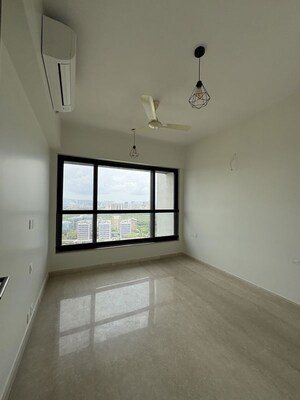 Room in 3 BHK Apartment at Kalpataru Magnus, Bandra East – for Rent