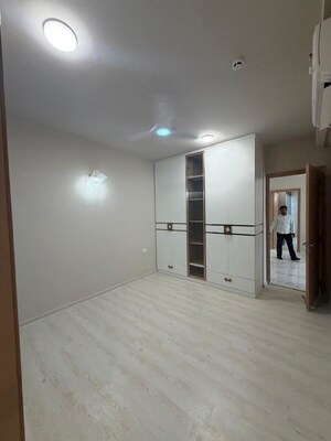 Room in 3 BHK Apartment at M3M Heights, Sector 65 – for Rent