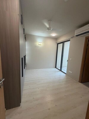 Room in 3 BHK Apartment at M3M Heights, Sector 65 – for Rent