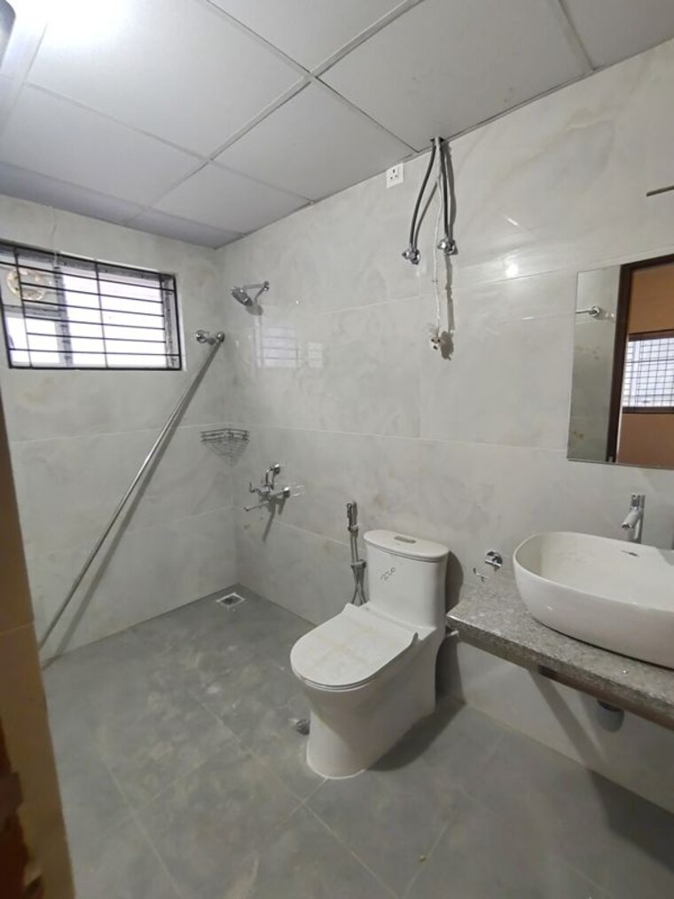 Bathroom, hsr layout 3 Bedroom 1900 Sq.Ft. Builder Floor In Hsr Layout Bangalore 10637243