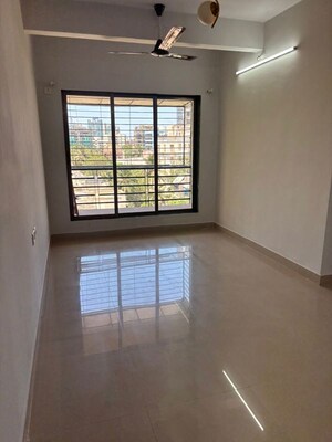 Room in 1 BHK Apartment at Malad Apartment, Malad West – for Sale