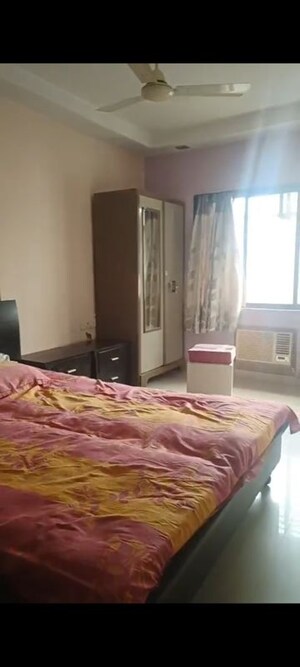 Bedroom in 2 BHK Apartment at Kamal Kunj Vile Parle, Vile Parle West – for Rent