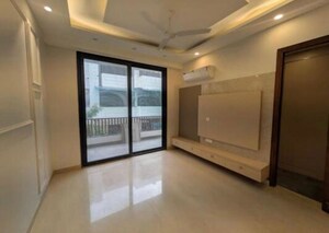 Room in  Builder Floor at Palam Vihar – for Rent