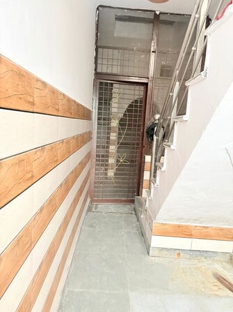 2.5 BHK + Servant Room 68 Sq.Yd. Independent House in New Friends Colony