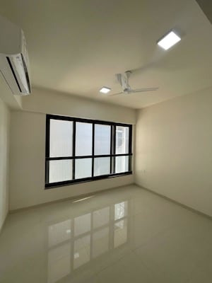 Room in 4 BHK Apartment at Kalpataru Magnus, Bandra East – for Rent