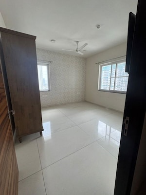 Room in 3 BHK Apartment at Jayabheri The Summit, Narsingi – for Rent