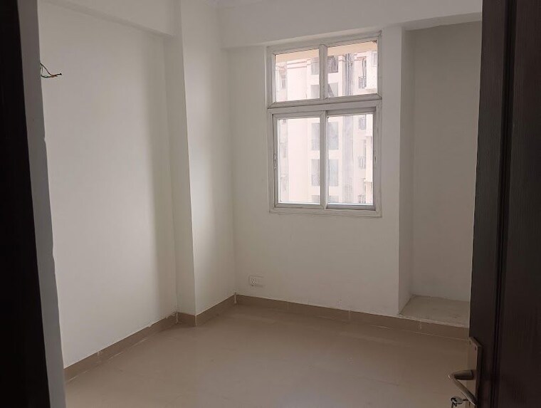 Room, sector 76 2.5 Bedroom 1015 Sq.Ft. Apartment In Sector 76 Noida 10637311