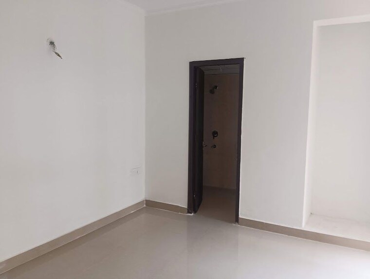 Room, sector 76 2.5 Bedroom 1015 Sq.Ft. Apartment In Sector 76 Noida 10637311