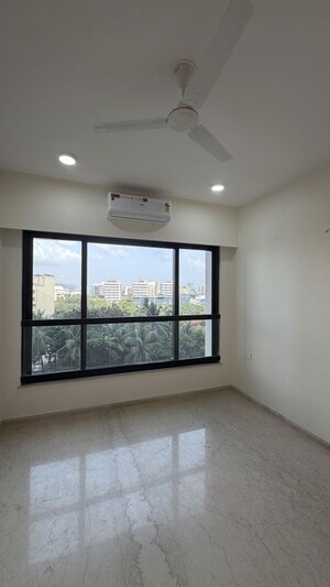 Room in 4 BHK Apartment at Kalpataru Magnus, Bandra East – for Rent
