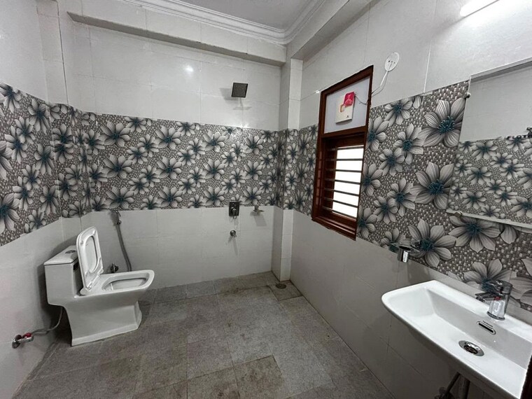  Parking, sector 42 1 Bedroom 580 Sq.Ft. Builder Floor In Sector 42 Gurgaon 10637329