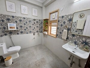 Team Area in 1 BHK Builder Floor at Sector 42 – for Rent
