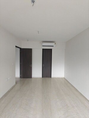 Room in 2 BHK Apartment at Kalpataru Magnus, Bandra East – for Rent