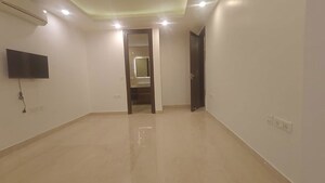Room in 3 BHK Builder Floor at Ansal Sushant Lok I, Sector 43 – for Rent
