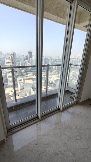 2 BHK Apartment For Rent in JP Decks, Goregaon East