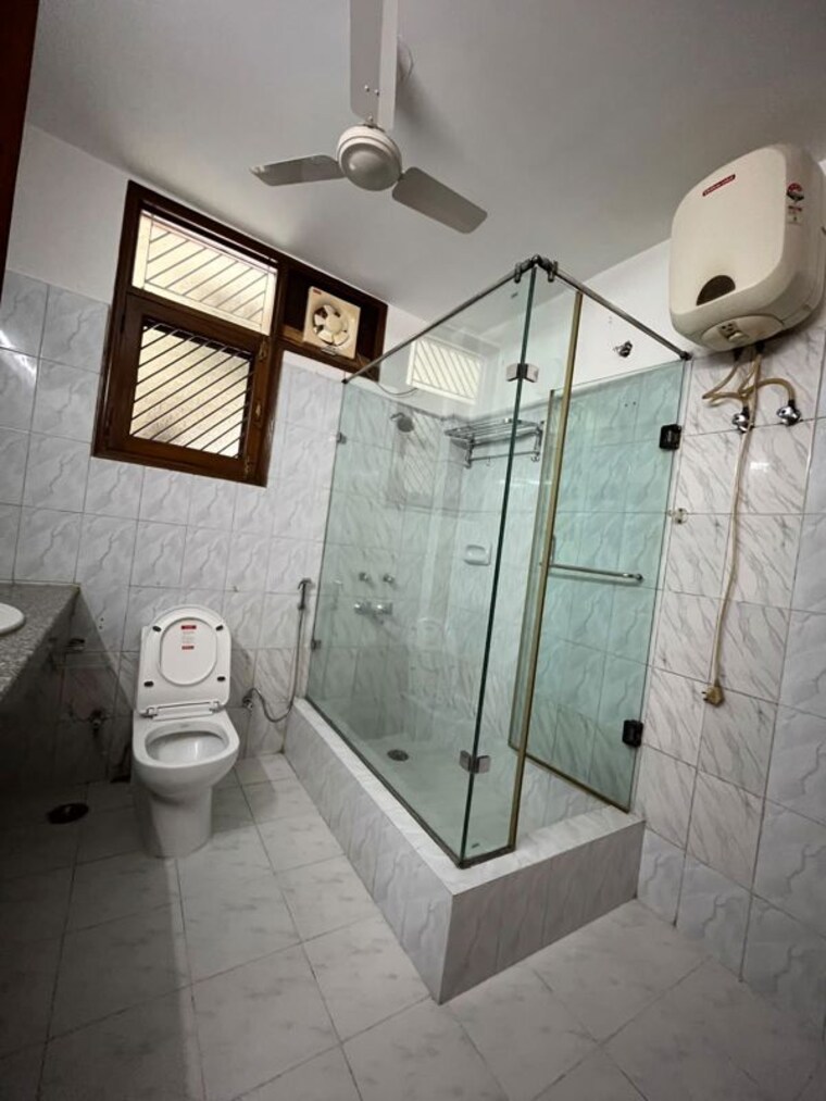 Bathroom, sector 46 3 Bedroom 3200 Sq.Ft. Independent House In Sector 46 Noida 10637387