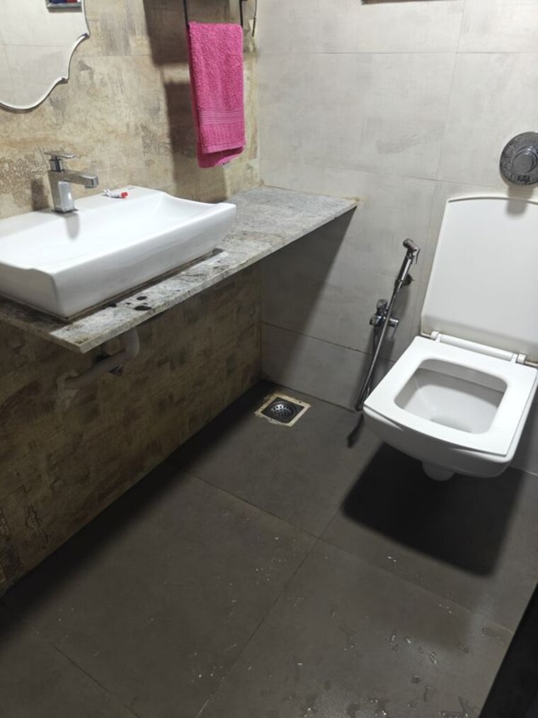 Bathroom, lower parel 1 Bedroom 450 Sq.Ft. Apartment In Lower Parel Mumbai 10637404
