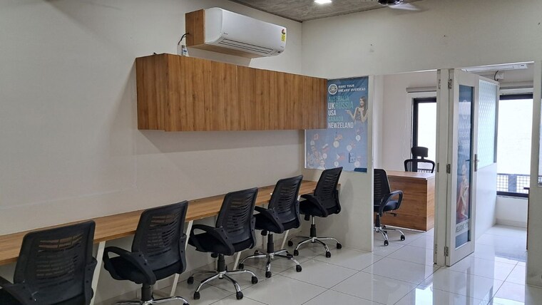 Team Area, sun-westbank Commercial Office Space 720 Sq.Ft. In Navrangpura Ahmedabad 10637435