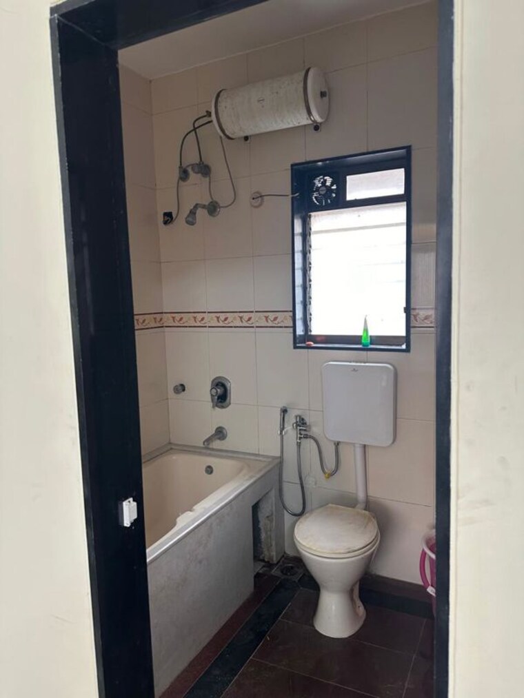 Bathroom, isa-royal-palace 1 Bedroom 400 Sq.Ft. Apartment In Prabhadevi Mumbai 10637457