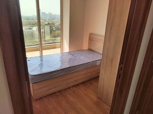 Room in 2 BHK Apartment at Godrej Golf Link Villas, Sector 27 Yamuna Expressway – for Rent