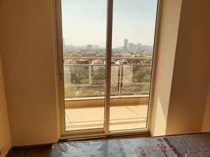 Room in 2 BHK Apartment at Godrej Golf Link Villas, Sector 27 Yamuna Expressway – for Rent