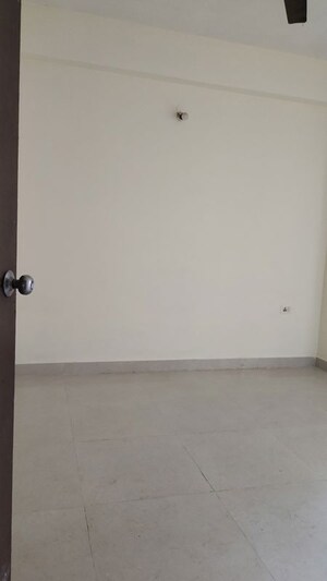Room in 2 BHK Apartment at Signature Global The Roselia, Sector 95a – for Rent