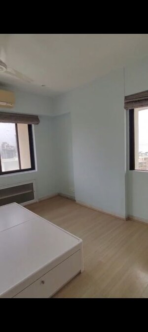 Room in 3 BHK Apartment at Om Ratan Apartment, Worli – for Rent