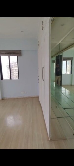 Room in 3 BHK Apartment at Om Ratan Apartment, Worli – for Rent