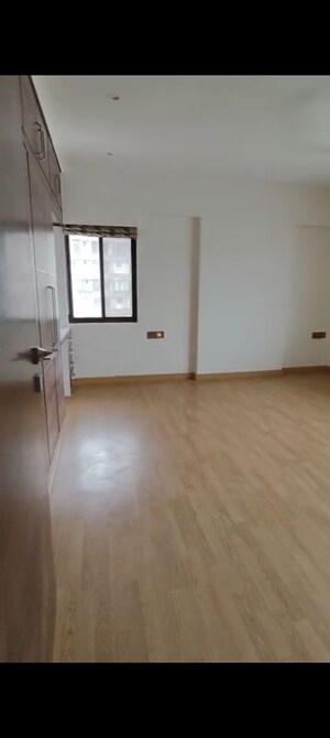 Room in 3 BHK Apartment at Om Ratan Apartment, Worli – for Rent