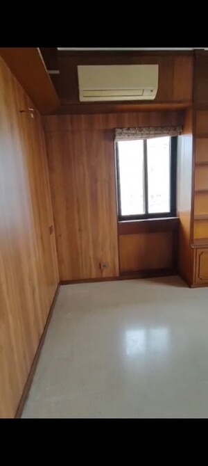Room in 3 BHK Apartment at Om Ratan Apartment, Worli – for Rent